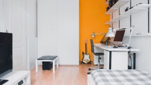 Read more about the article Tips For Decluttering A Room