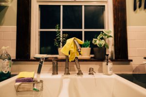 Read more about the article How To Clean Your Apartment Kitchen Sink